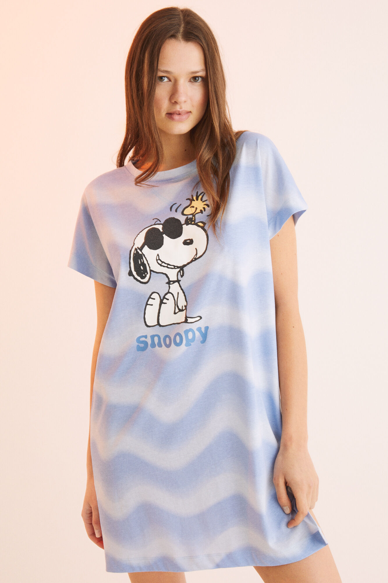 Camisola curta com estampa do Snoopy, 100% algodão.