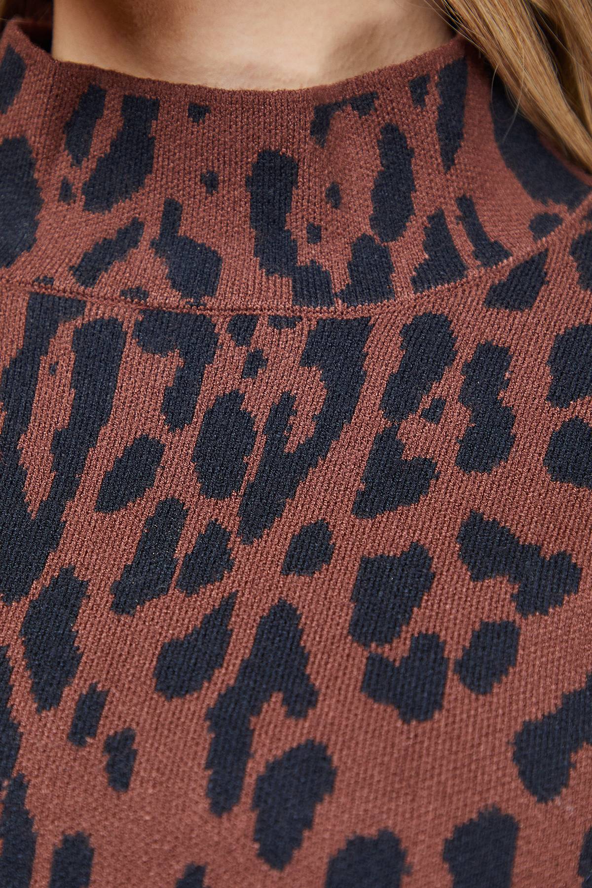 Oasis Robe Mini Tricotée à Col Montant Imprimé Léopard