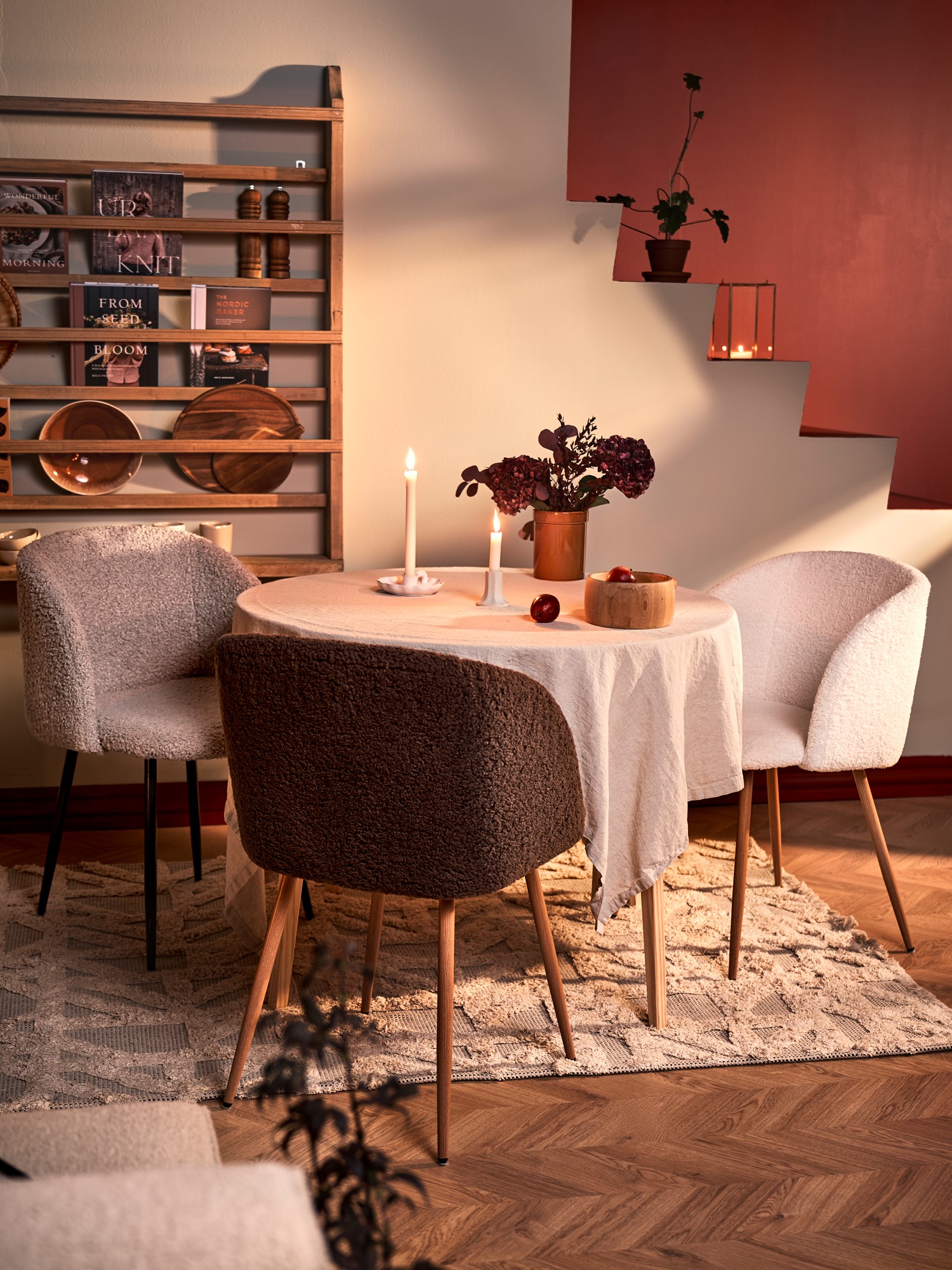 Stol i teddystof | Polyester/polyurethan/stål. 54 x 47 x 81 cm. | Dark Brown
