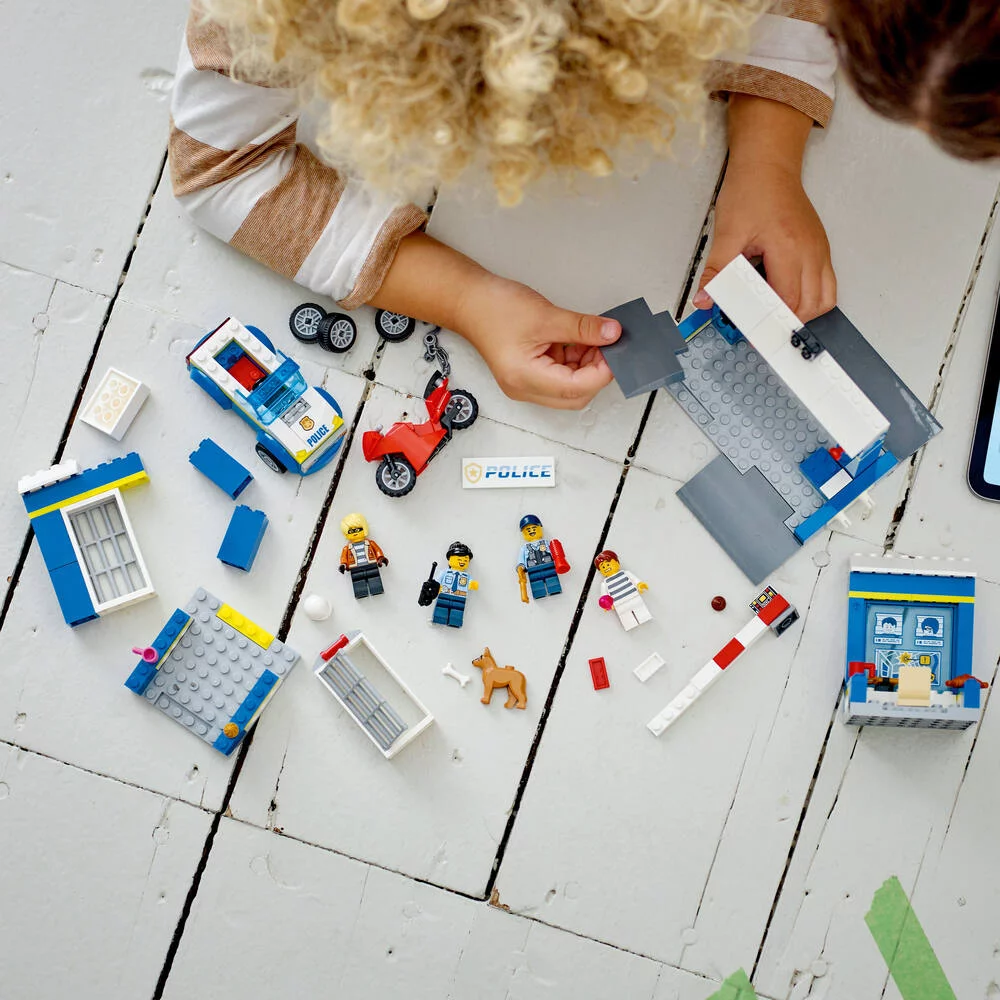 LEGO®CITY 60370 - LA COURSE-POURSUITE AU POSTE DE POLICE