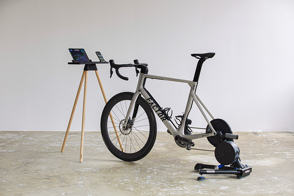 Tons Race Bar Egetræ Hometrainer Stand