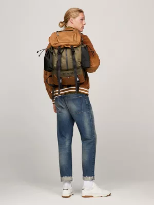 Mochila com fecho de liberação rápida e blocos de cores