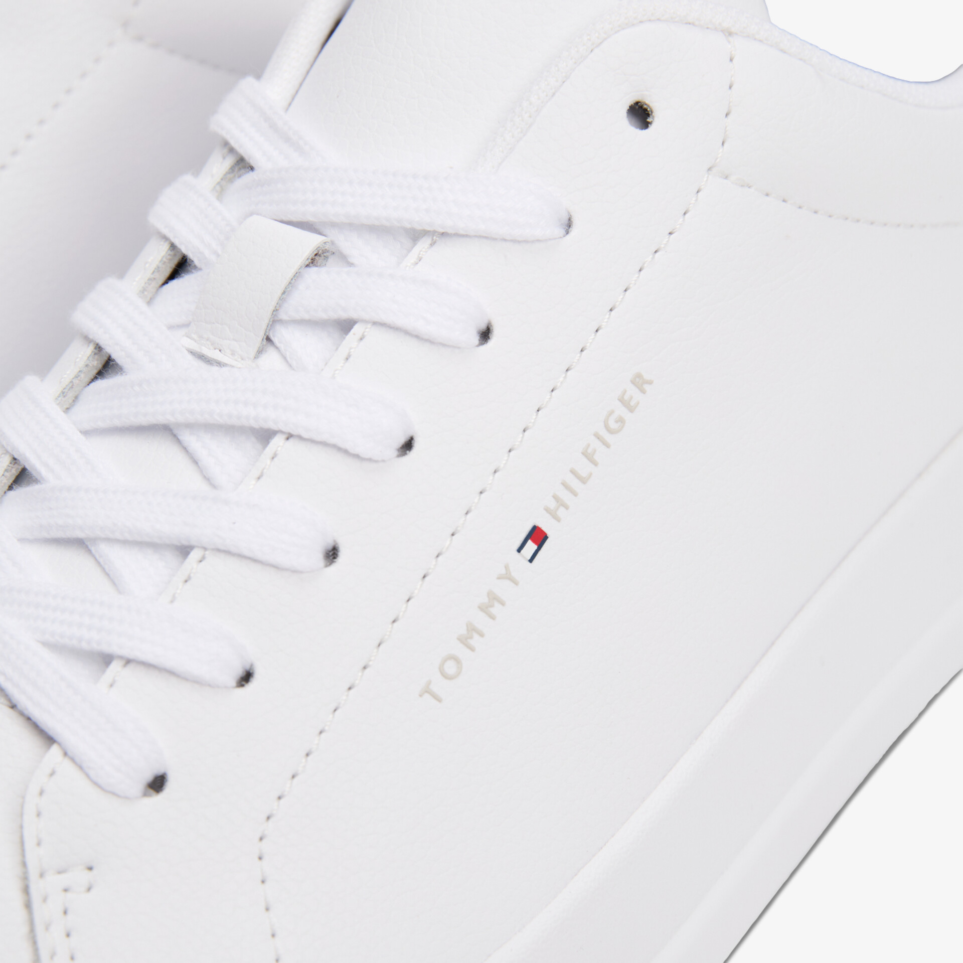 TOMMY HILFIGER Court LTH Detail ESS Herren Sneaker Low weiß