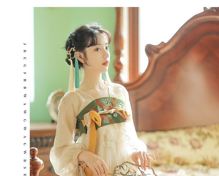 Nebbia - Geborduurde traditionele Chinese kostuumset