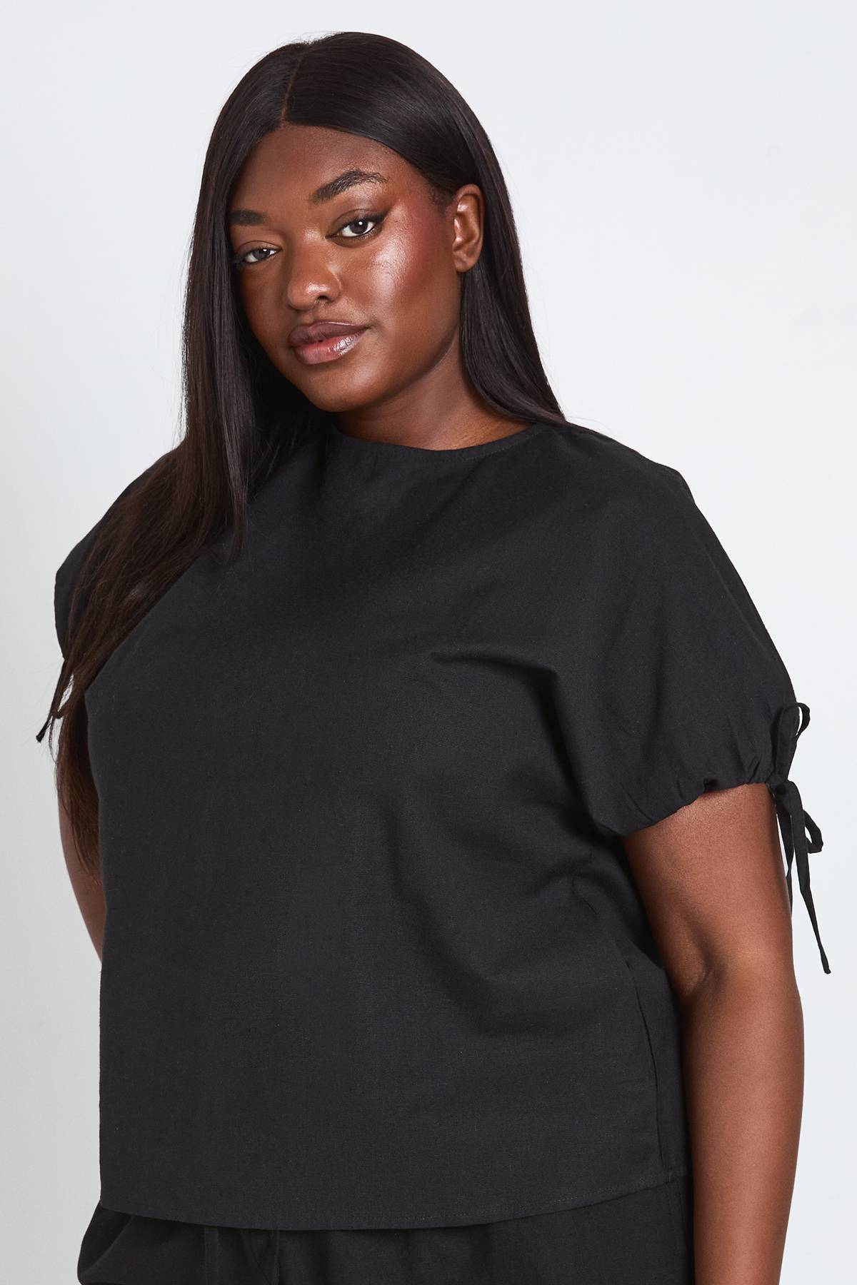 boohoo Haut Grande Taille En Lin Avec Liens Aux Poignets
