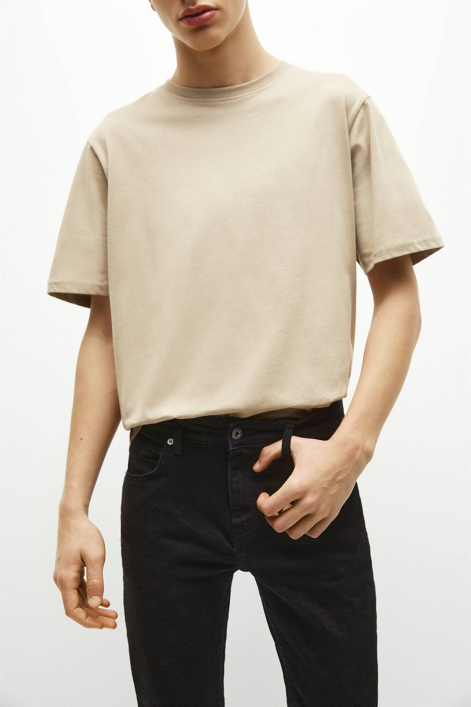 CALÇA JEANS SKINNY BÁSICA - PRETA
