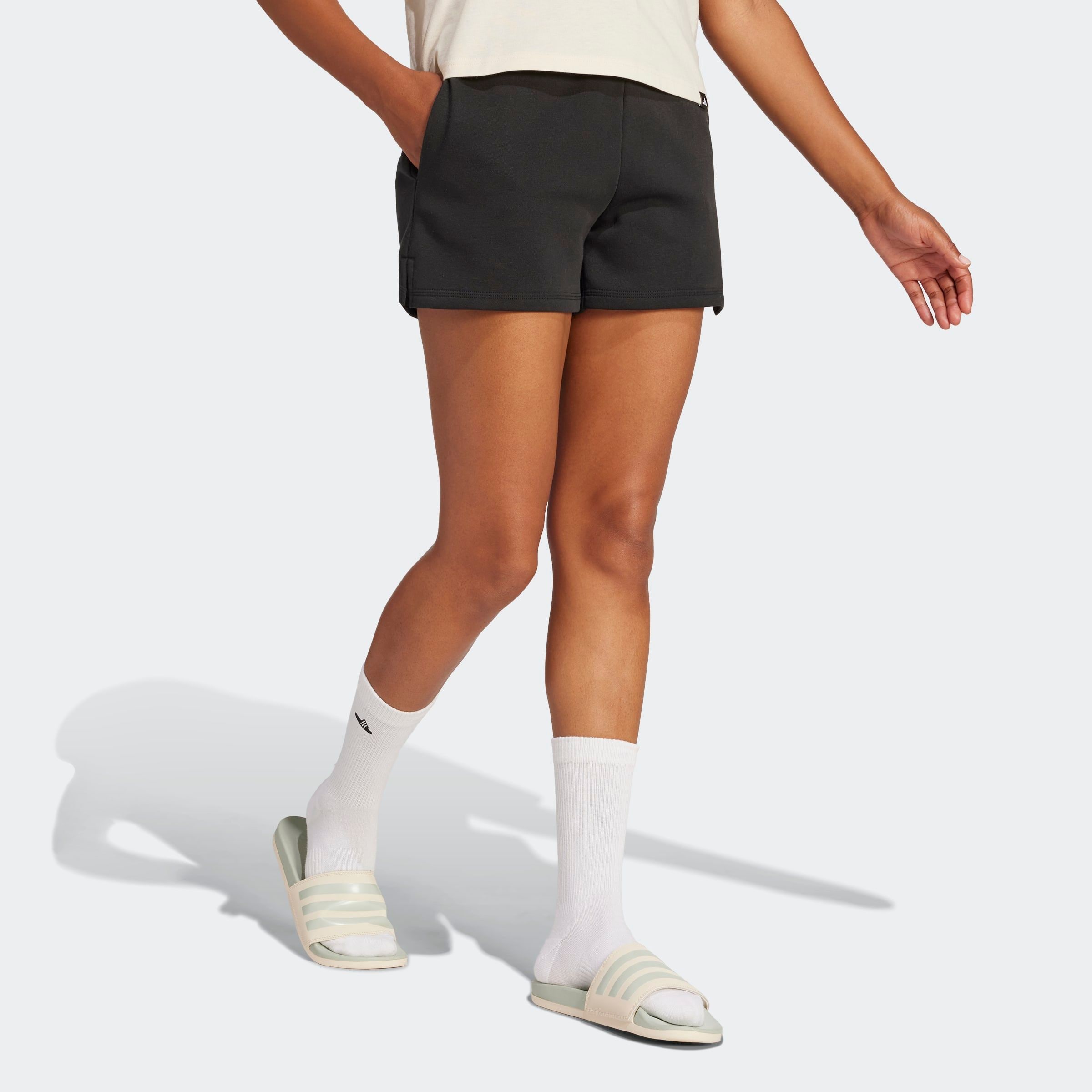 adidas Sportswear Shorts »ESSENTIALS SMALL LOGO FEELCOZY«