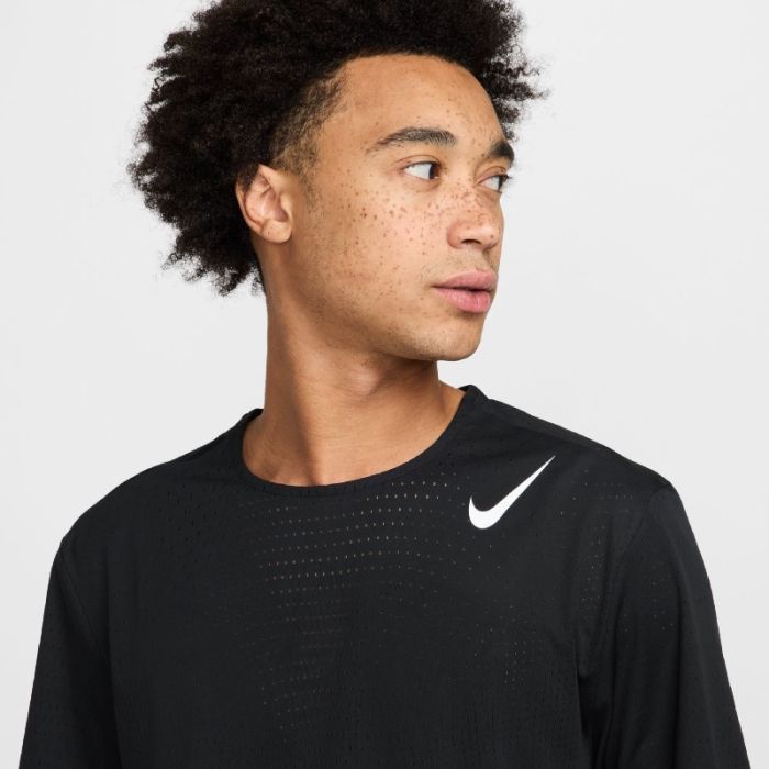 Nike Herre T-shirts Dri-FIT ADV Aeroswift SS Tee Sort
