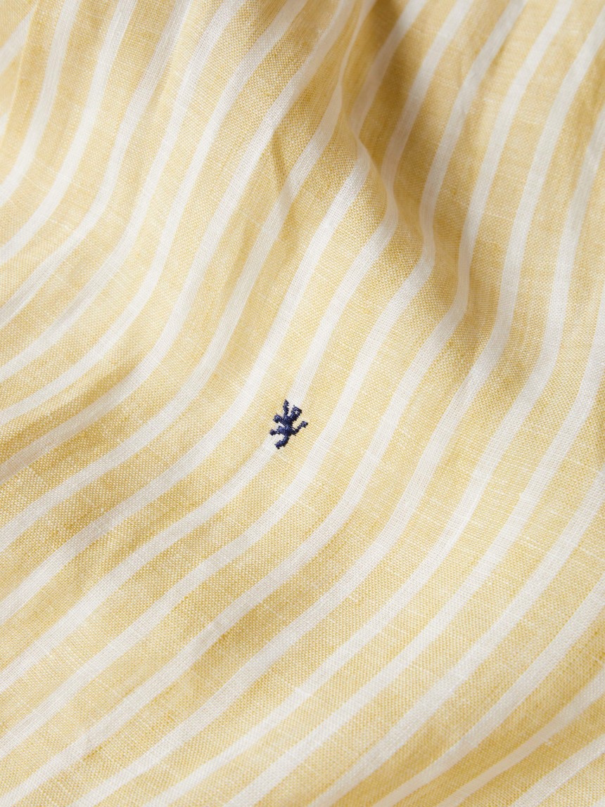 Camisa slim fit em linho às riscas