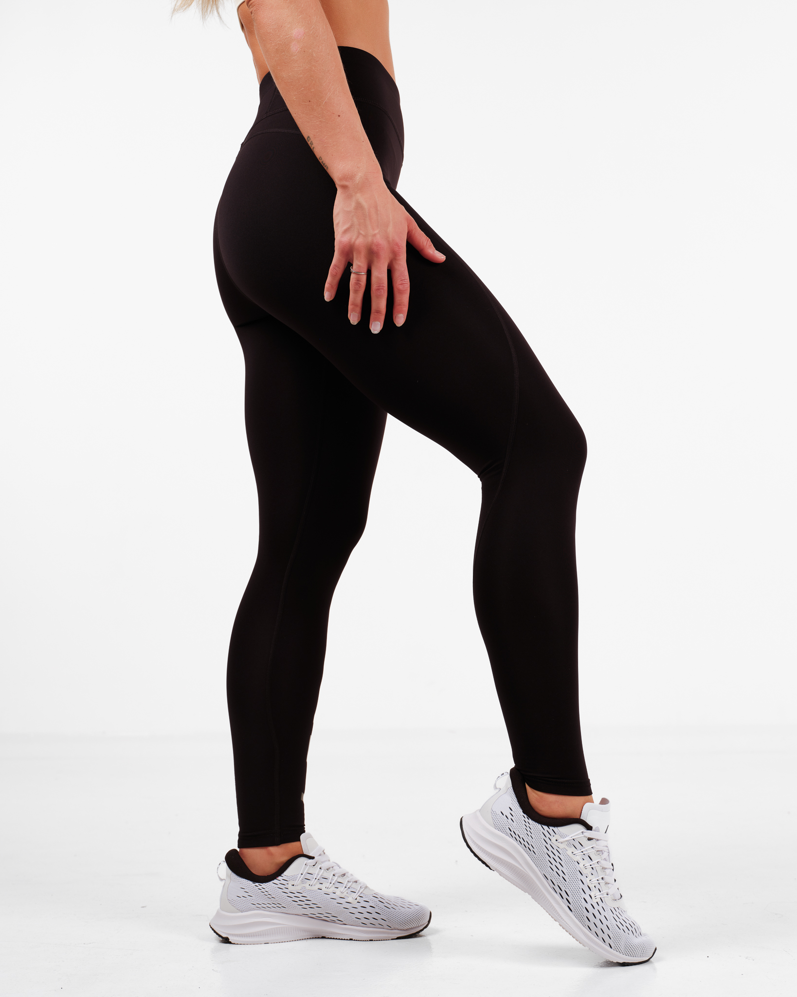 LEVITY Callie Soft Comp Tights Black
