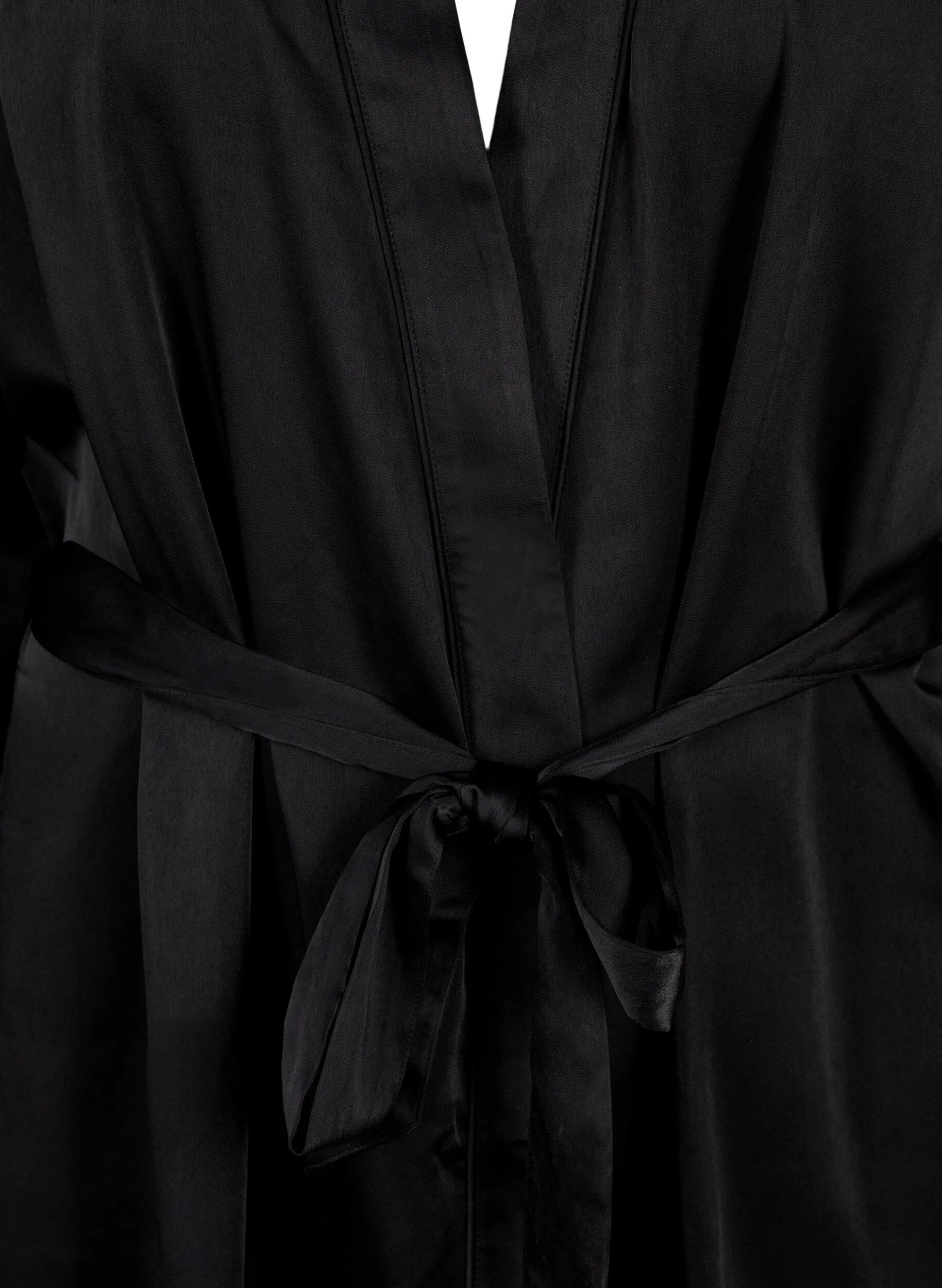 Satin kimono med bælte