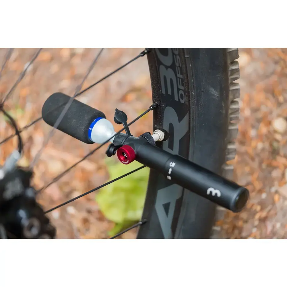 BBB Cycling CO2 Blaster Mini Combi BMP-33S Minipomp Zwart