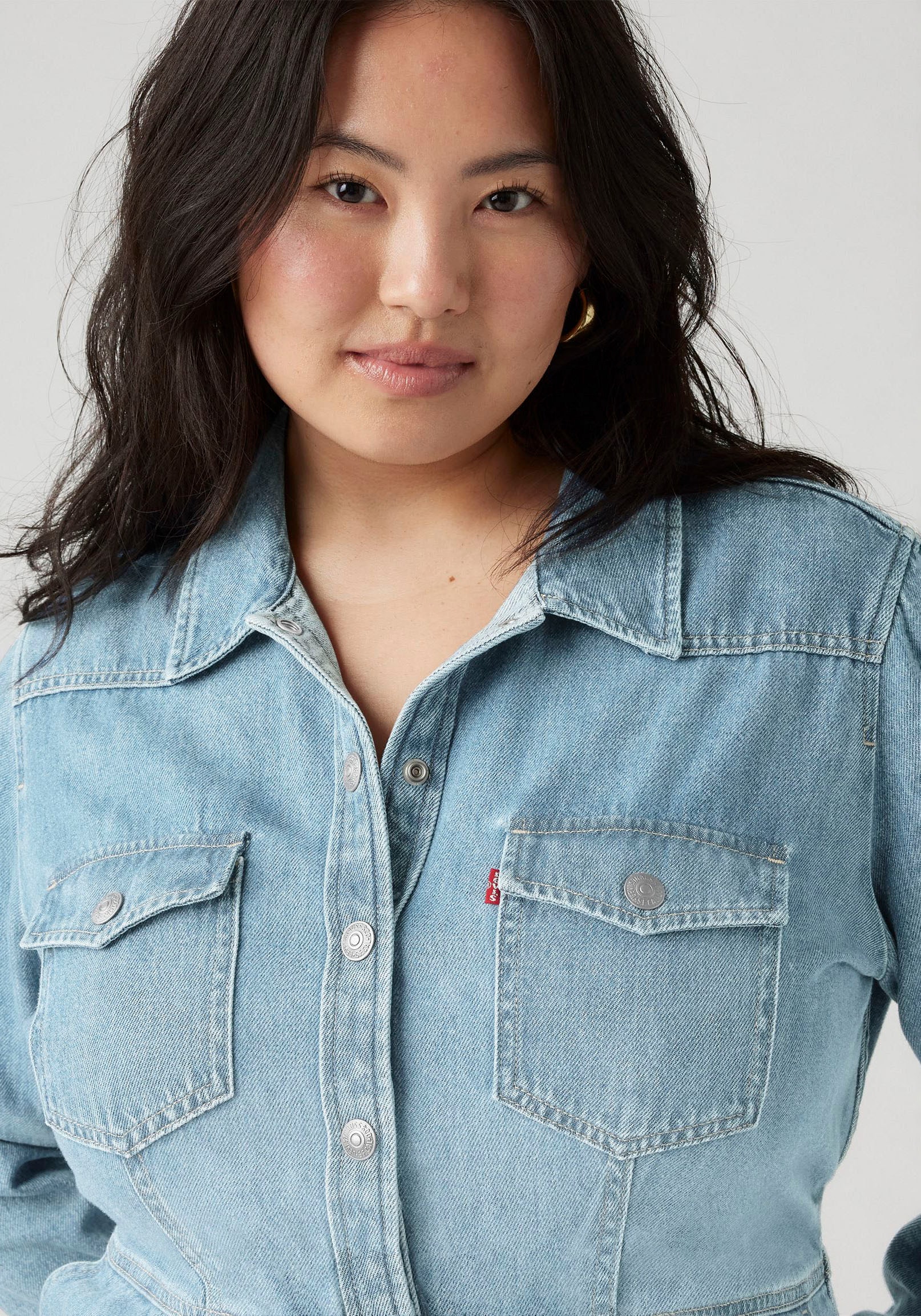 Levi's® Plus Jeanskleid Brusttaschen aus klassischem Baumwolldenim
