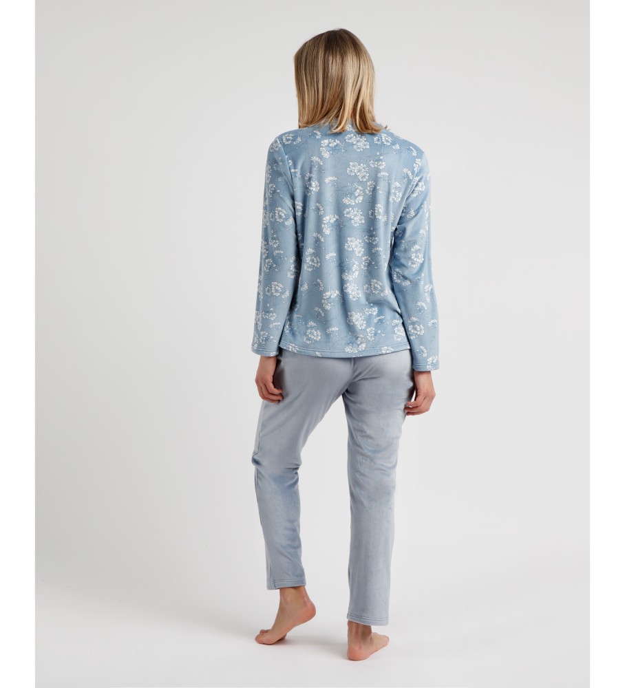 Pijama Admas de manga comprida com estampa de flores brancas e azuis.