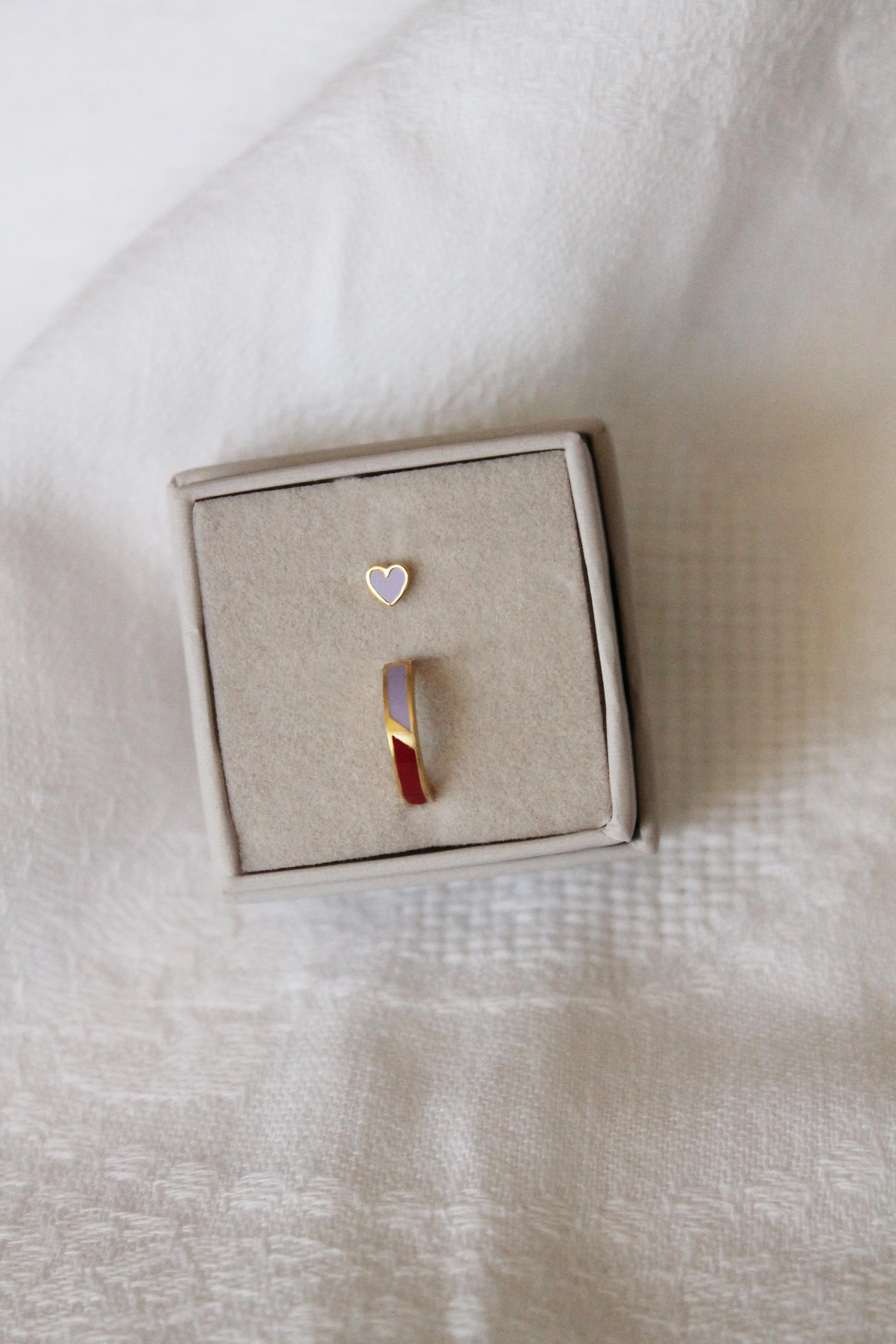 STINE A Jewelry  Petit Love Heart ørestikker - Purple Sorbet/forgyldt