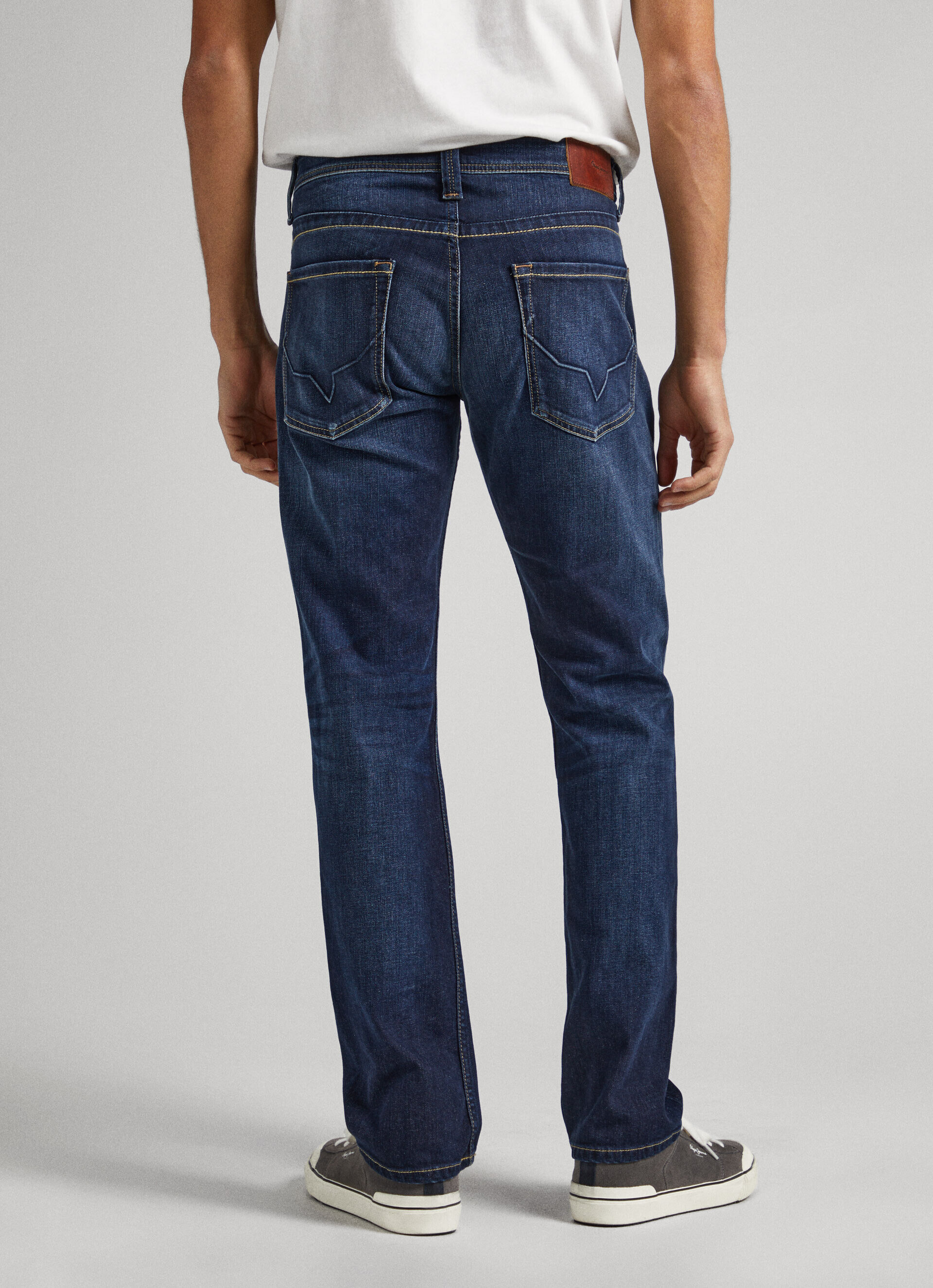 Calça jeans com modelagem Cash Fit e cintura regular - jeans
