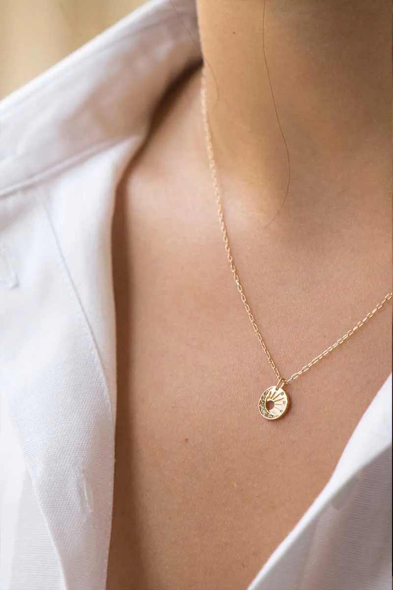 Collier en or avec médaille Little Sun and Moon Celine Daoust