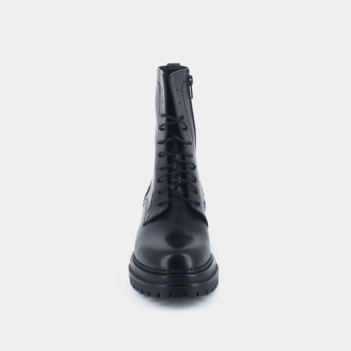 Boots à lacets et semelles crantées  en cuir noir