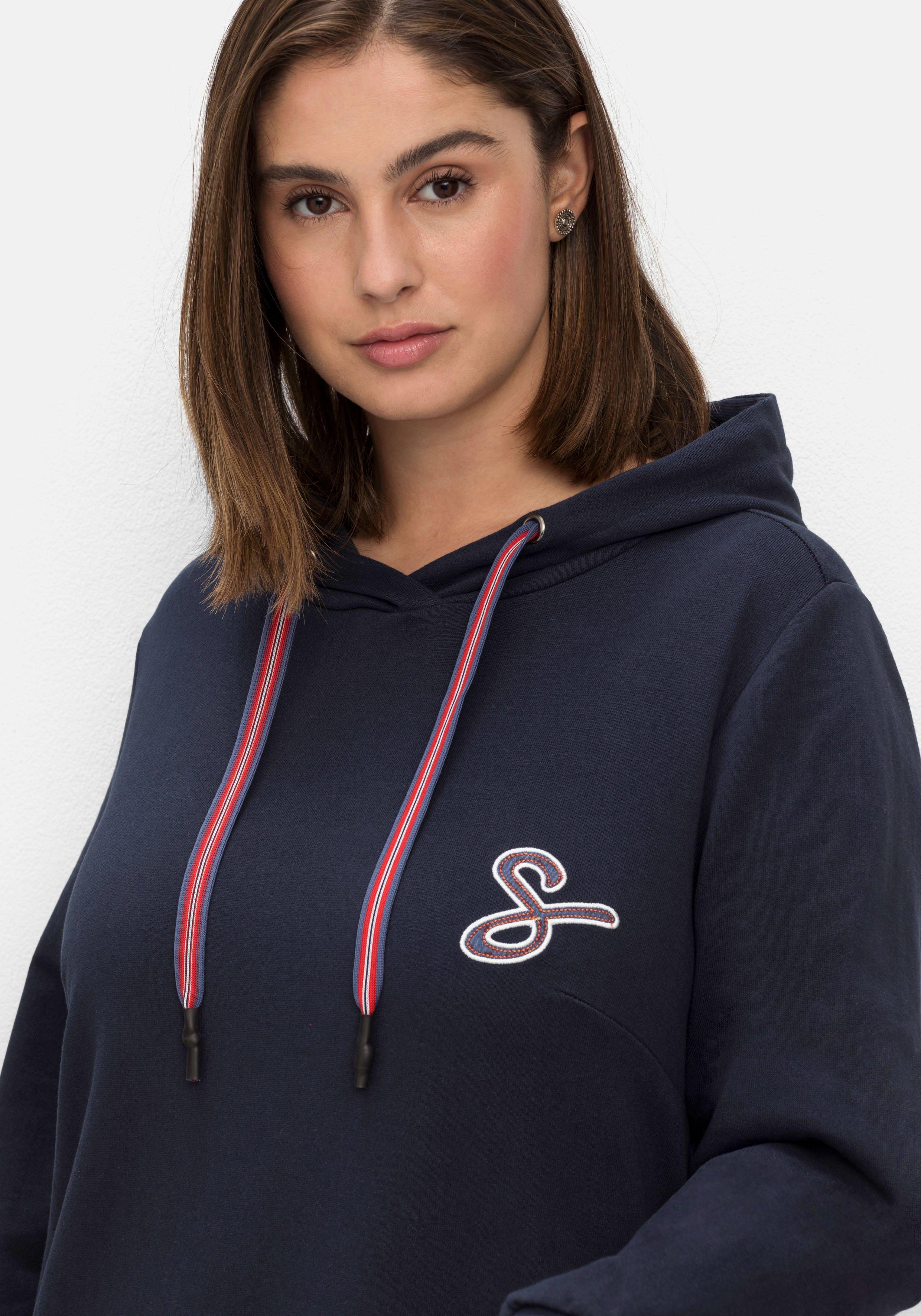 Kurzes Sweatkleid mit gefütterter Kapuze