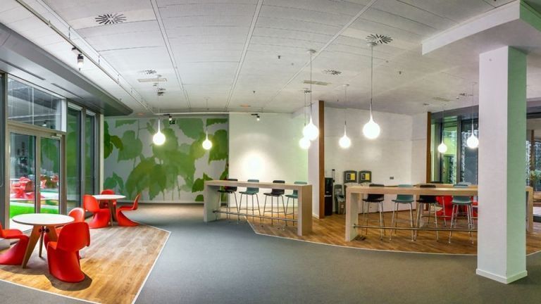 Vitra  Gueridon tafel 90 massief eiken, geolied