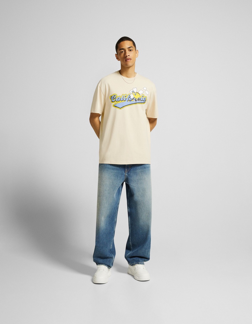 Camiseta de manga curta com estampa e modelagem quadrada