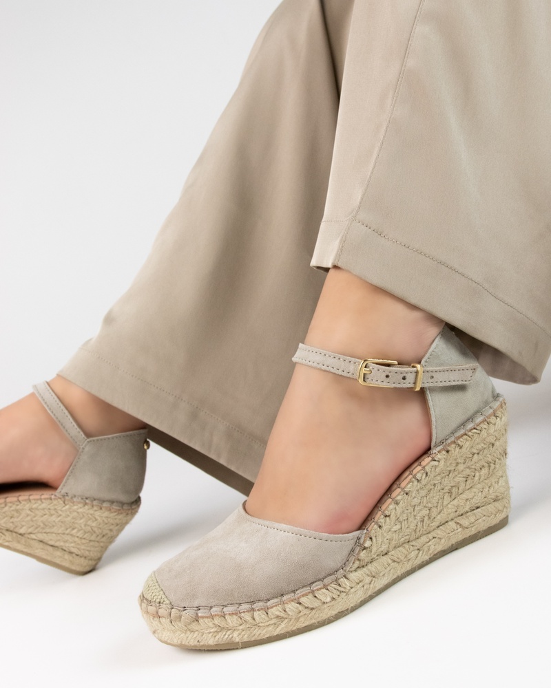 Fred de la Bretoniere Clare Kiki Pumps  - beige