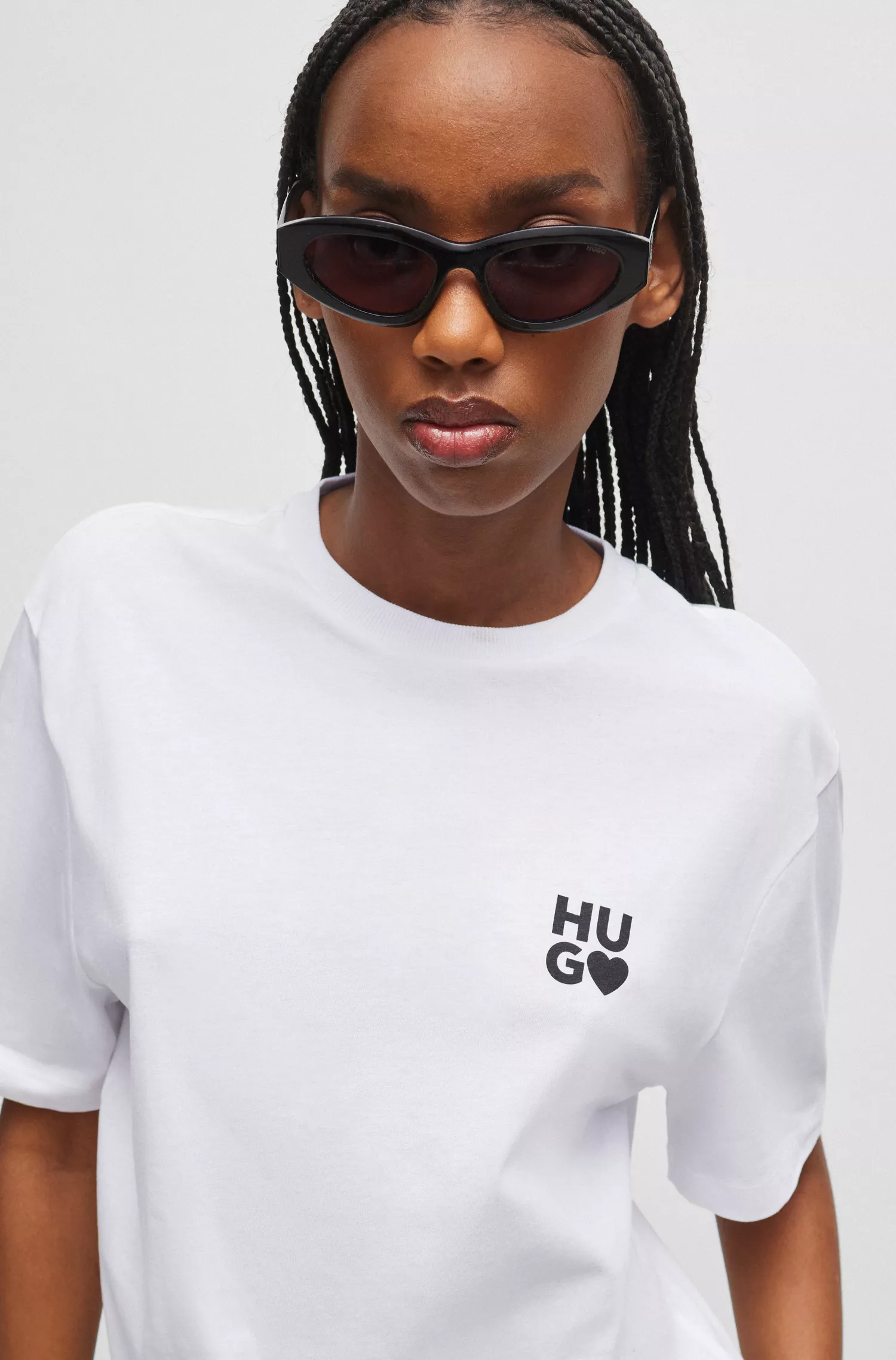 Camiseta HUGO vermelha em malha de algodão com estampa do logotipo do Dia dos Namorados.