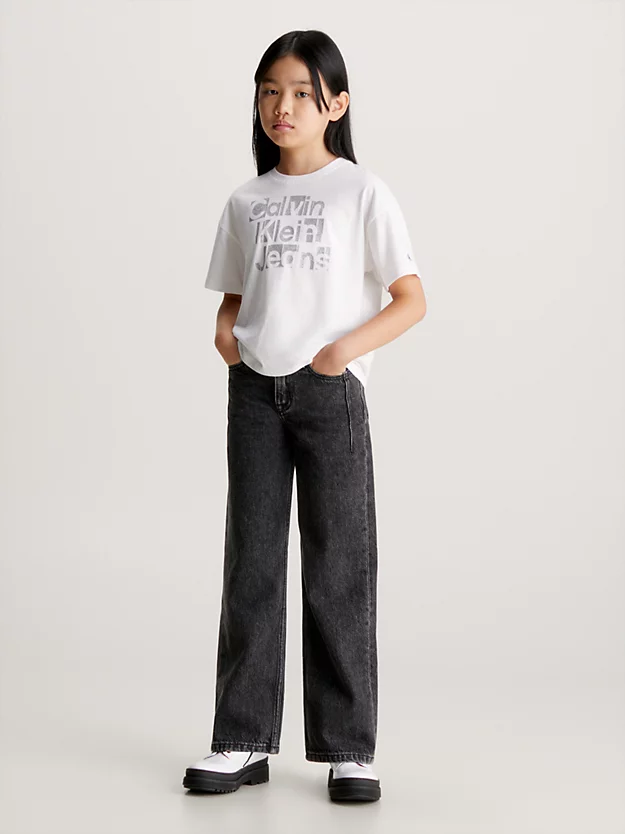 Camiseta com logo de corte quadrado
