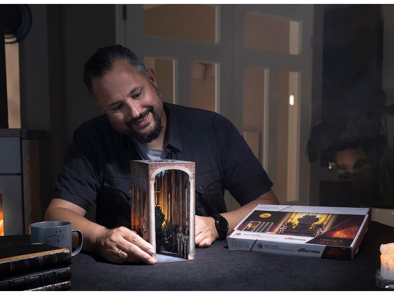 Revell Bausatz Iron Throne Dragon House Zauberhafte Miniaturwelt mit LED-Beleuchtung für Ihr Bücherregal