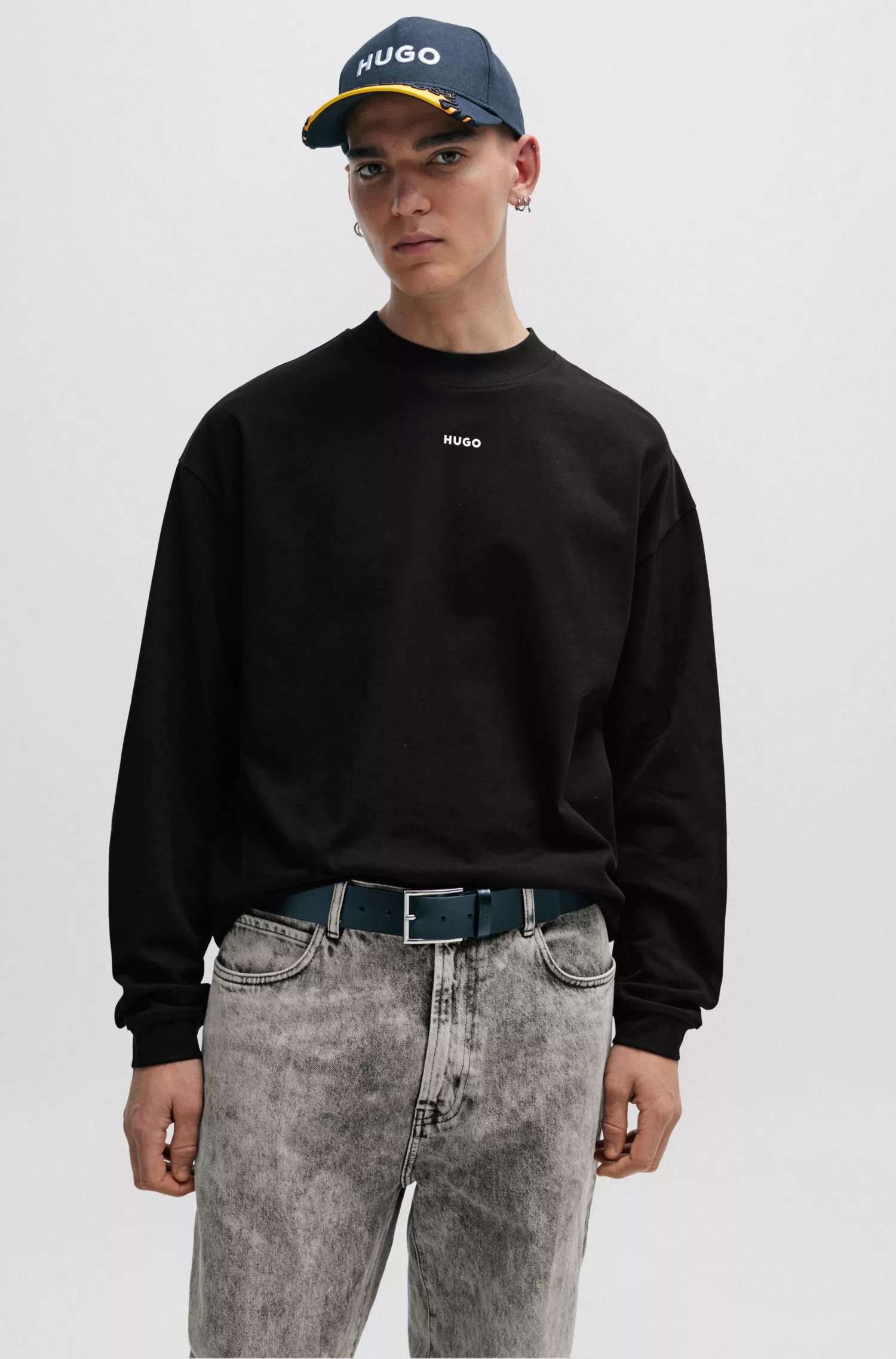 Camiseta HUGO vermelha em malha de algodão com modelagem relaxada e estampa do logo.