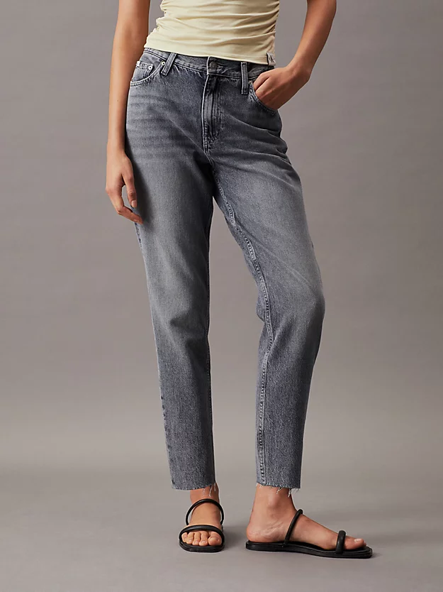 Calça jeans de mãe