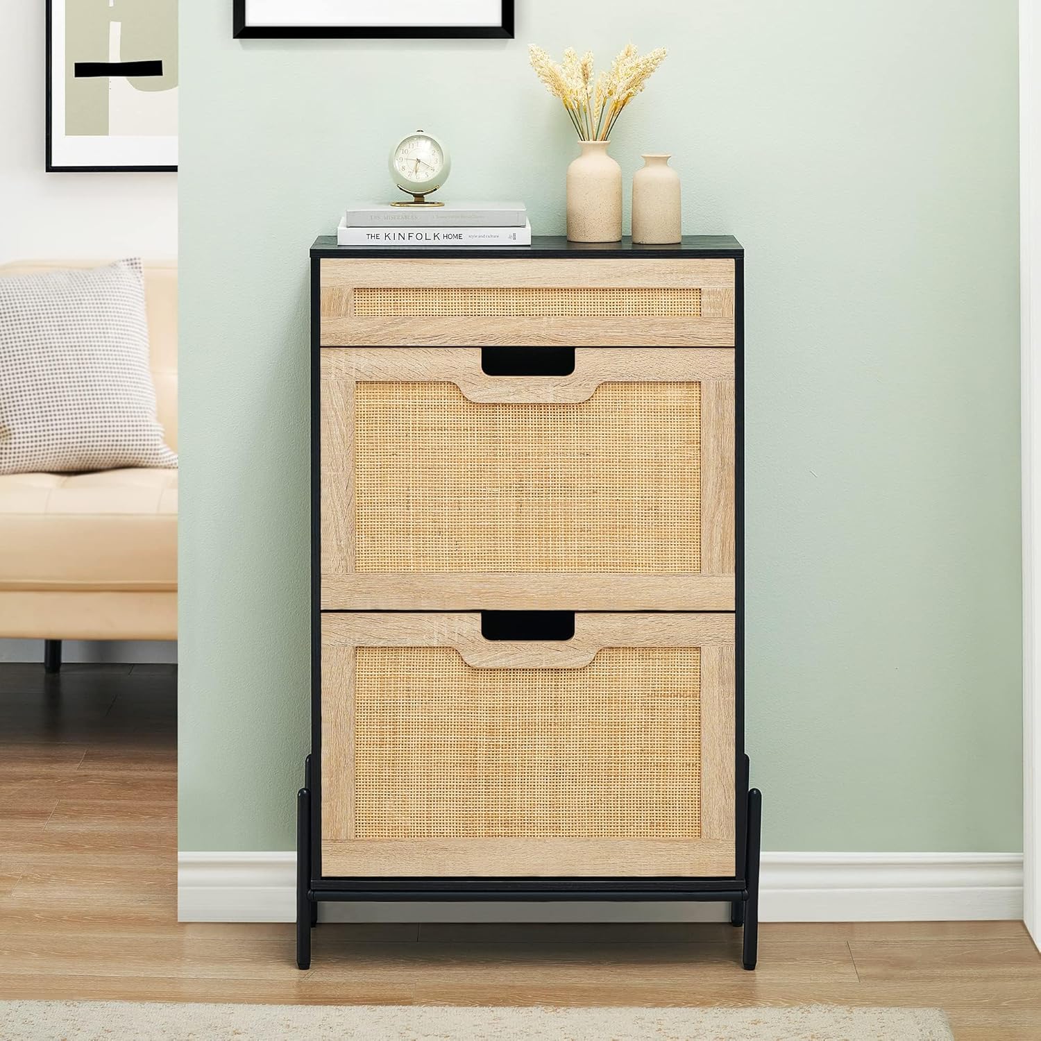 Schuhschrank Schmal Schuhkipper mit 2 Klappen, Schuhregal mit natürliches Rattan, Shoe Cabinet mit 4 einstellbar Ablageflächen, Schuhkommode für Flur Eingang 102 x 24 x 61 CM