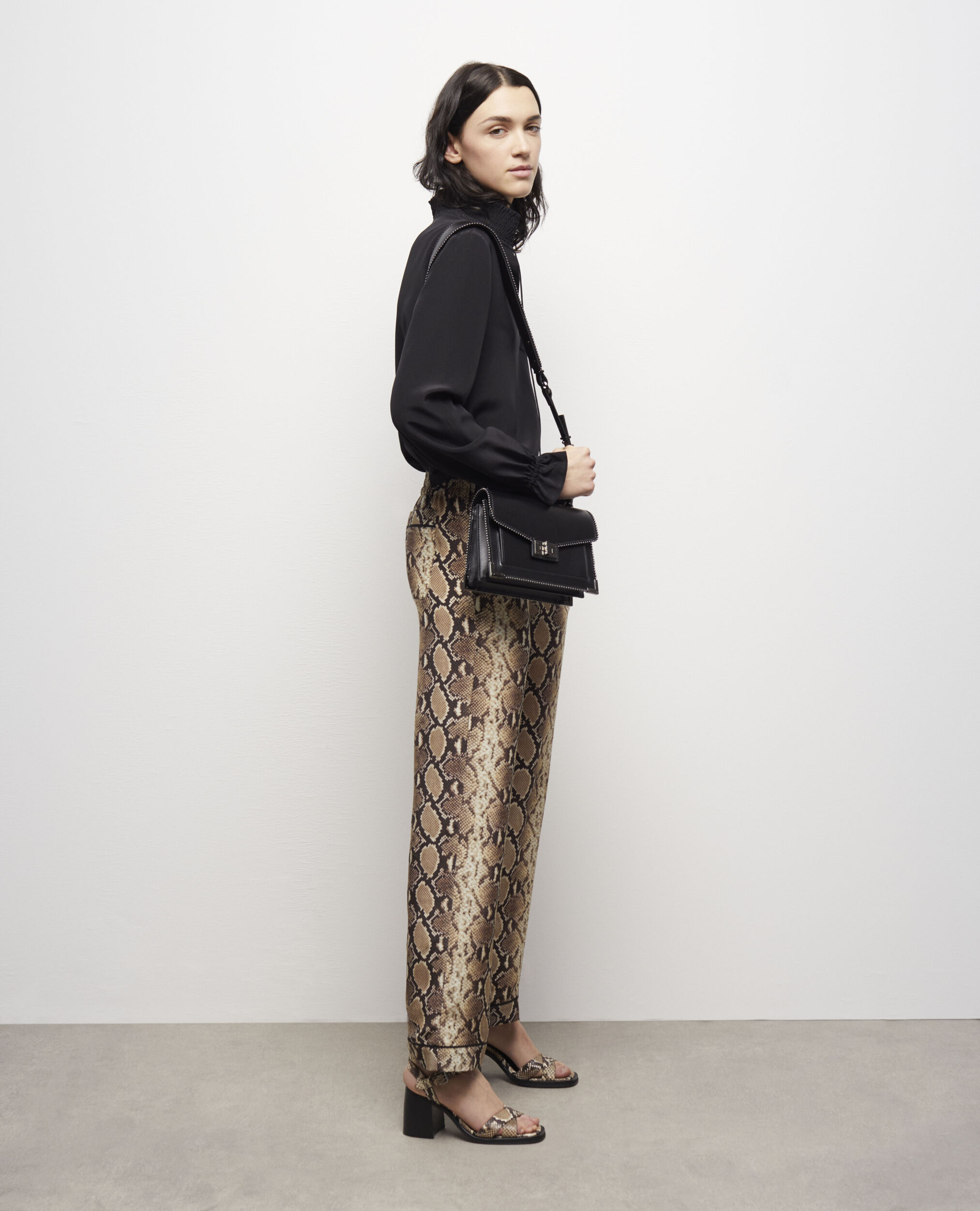 Blouse en soie noire