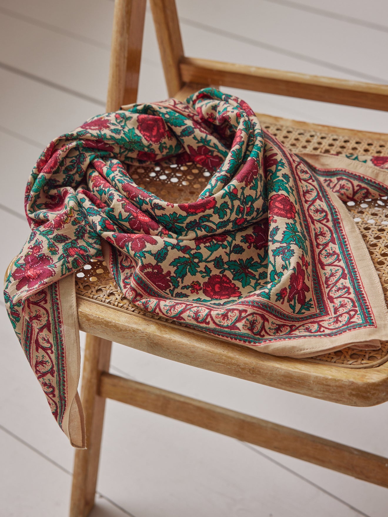 Foulard imprimé fleuri femme