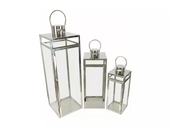 Set de 3 lanternes argentées en métal et verre - 22x22,5x70,5 cm, 18x18,5x50 cm, 14x14,5x38 cm - pour illuminer votre espace avec une lumière magique.