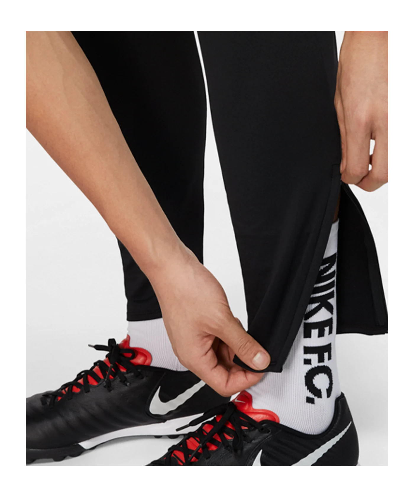 Nike F.C. Essential Jogginghose Schwarz F010