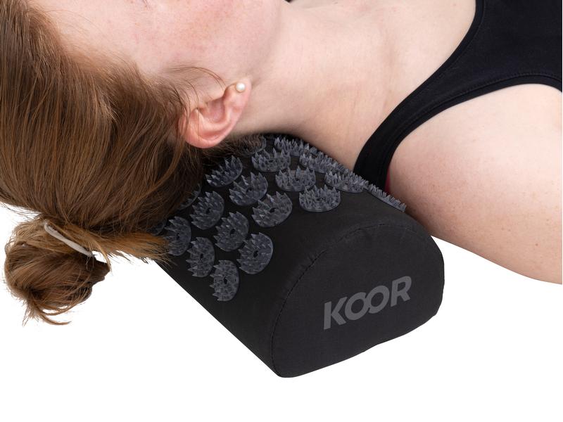 KOOR Akupressurmatte mit Kissen Schwarz Akupressur-Set aus Stachelmatte und Kissen
