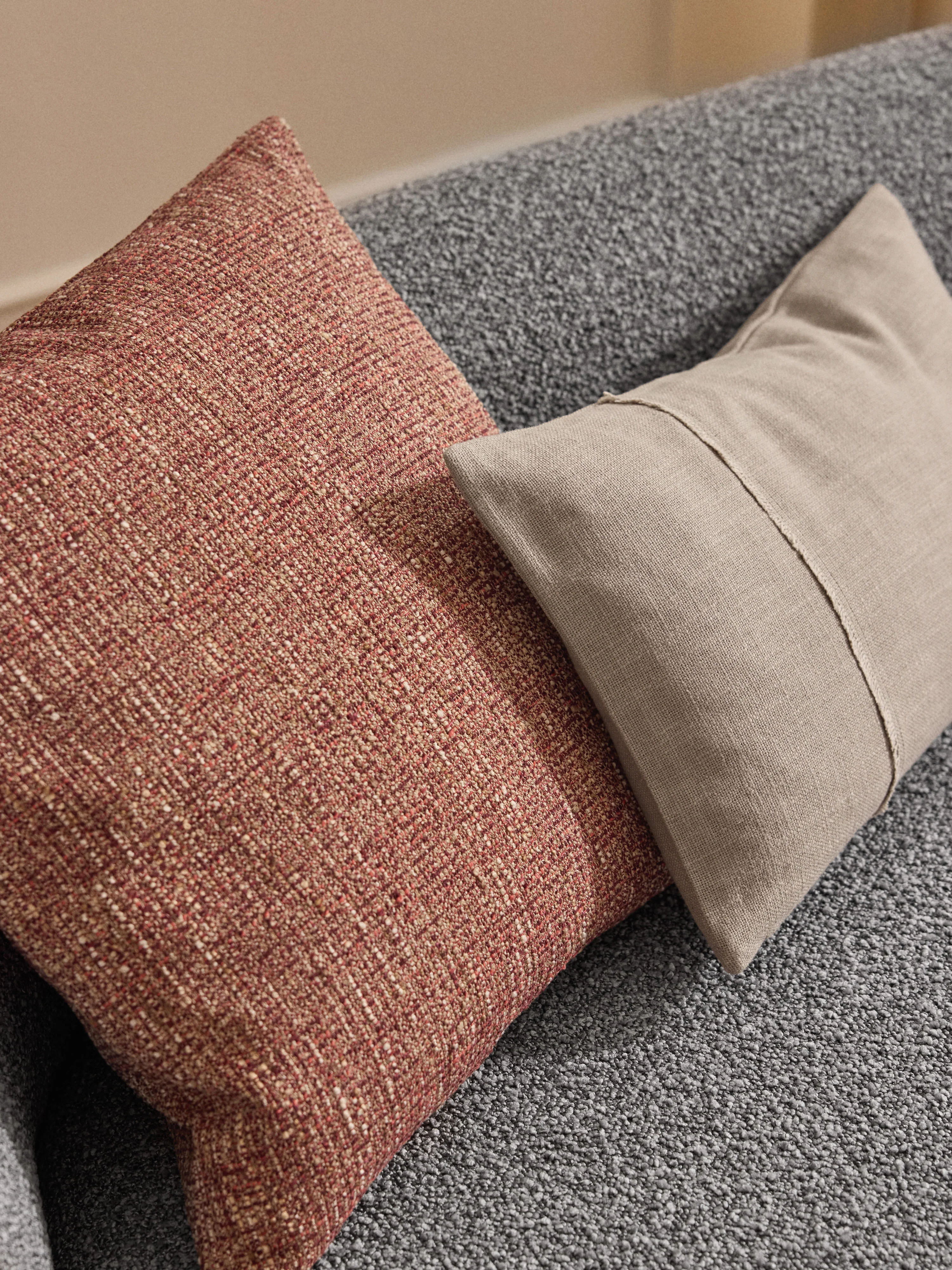 Handgeweven kussenhoes Terre met decoratieve naad