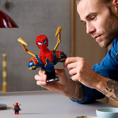 LEGO Super Heroes 76326 Byste av Iron Spider-Man