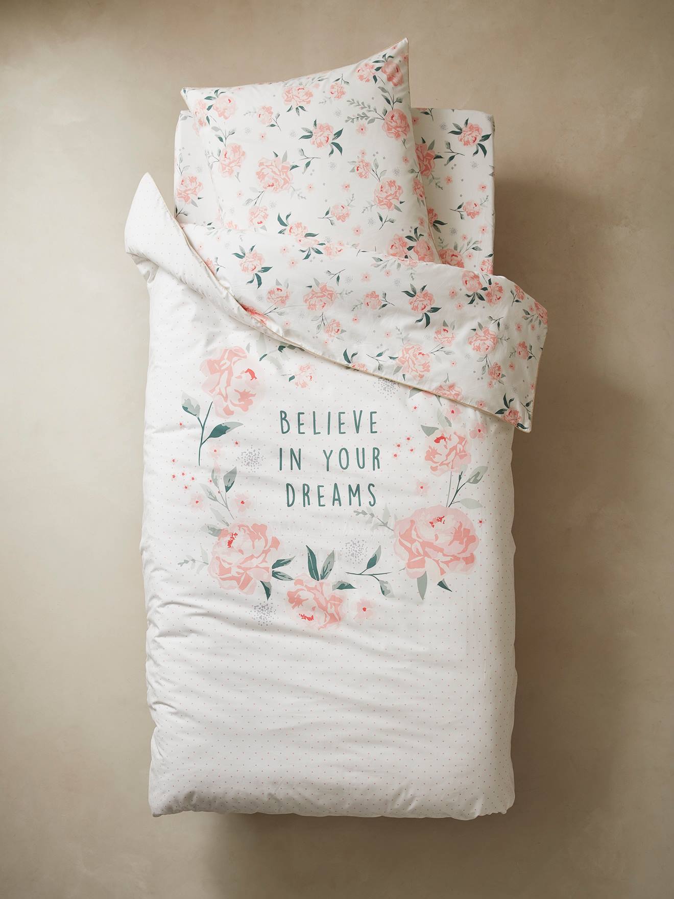 Conjunto infantil de capa de edredom e fronha Eau de Rose, branco claro, liso com estampas.