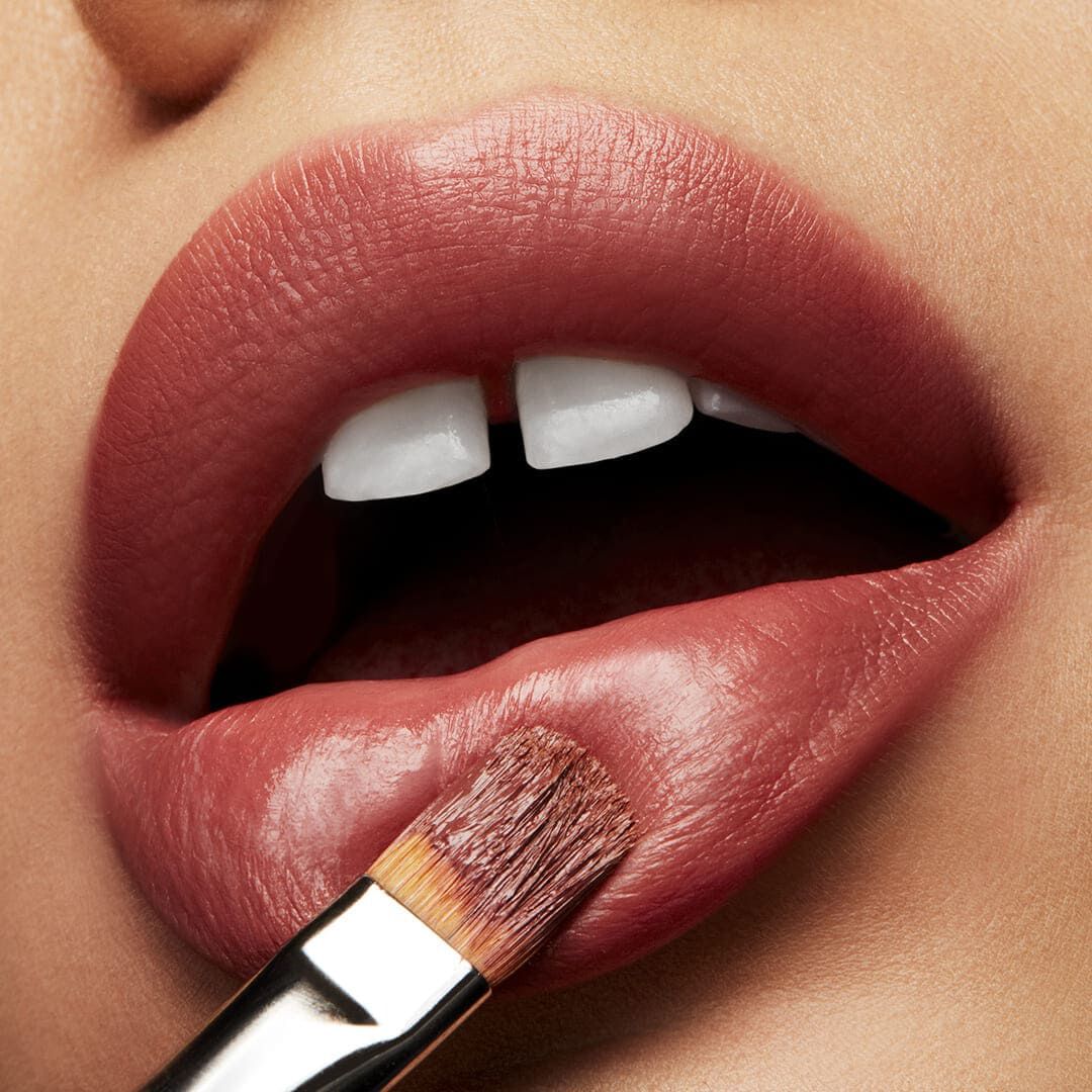 MAC  LOVE ME LIPSTICK