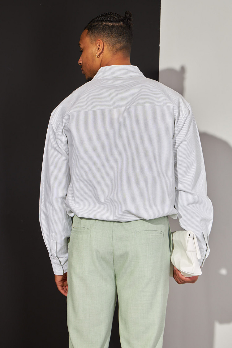 Chemise blanche à rayures vertes
