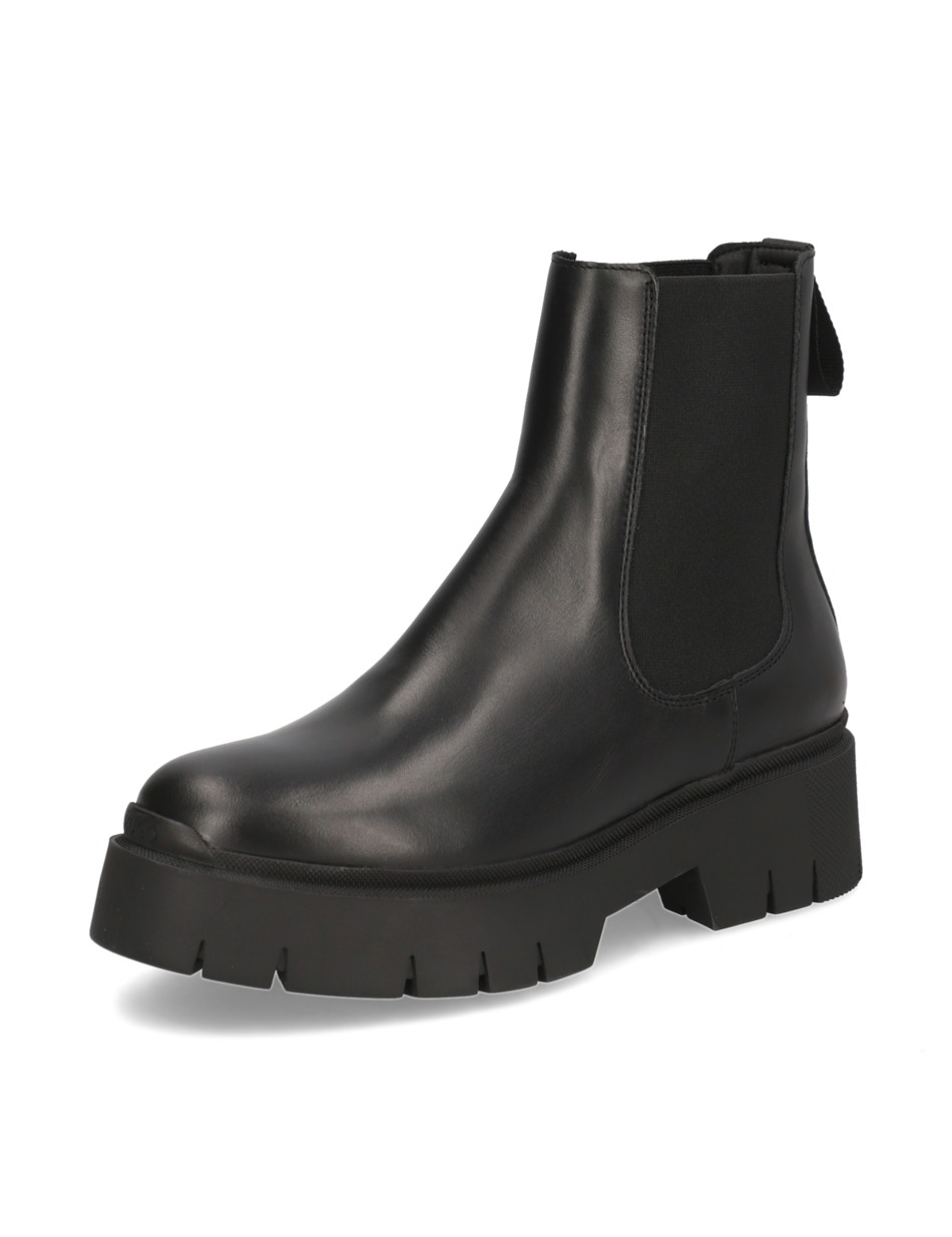 Kris ChBootie-C