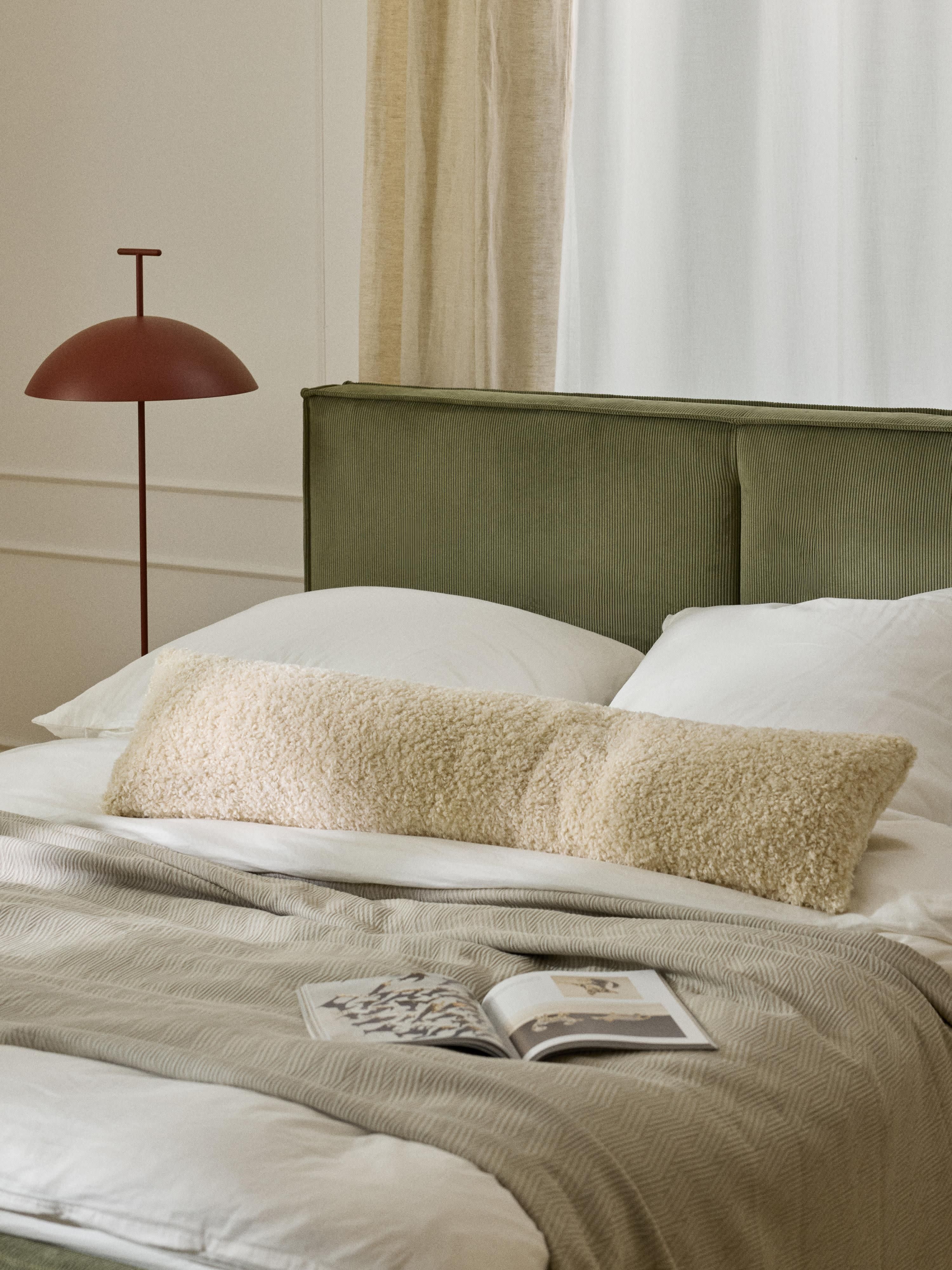 Lang decoratief kussen Dotty van teddy stof