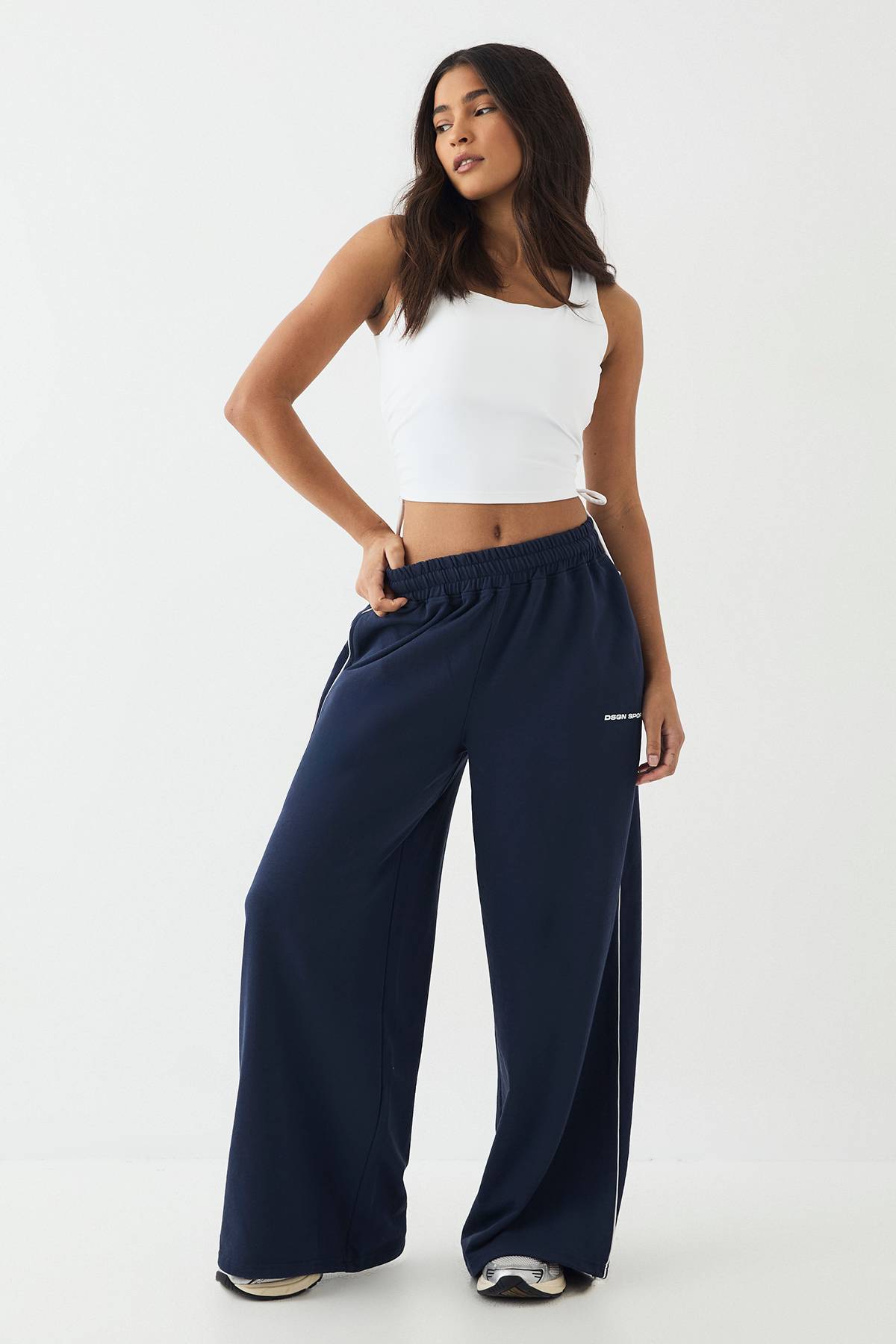 Jogging DSGN Studio Taille Moyenne avec Détails de Passepoil et Fermeture à Bascule