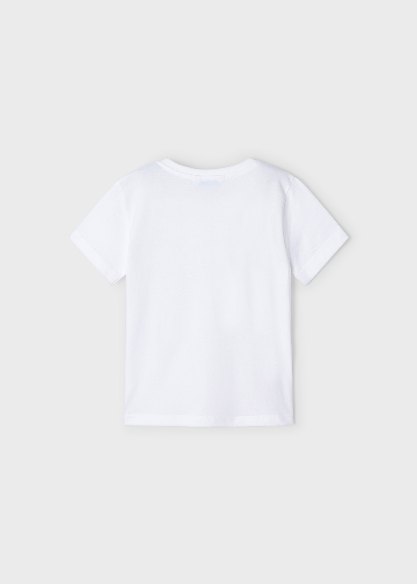 Camiseta infantil com estampa interativa, feita de algodão sustentável.