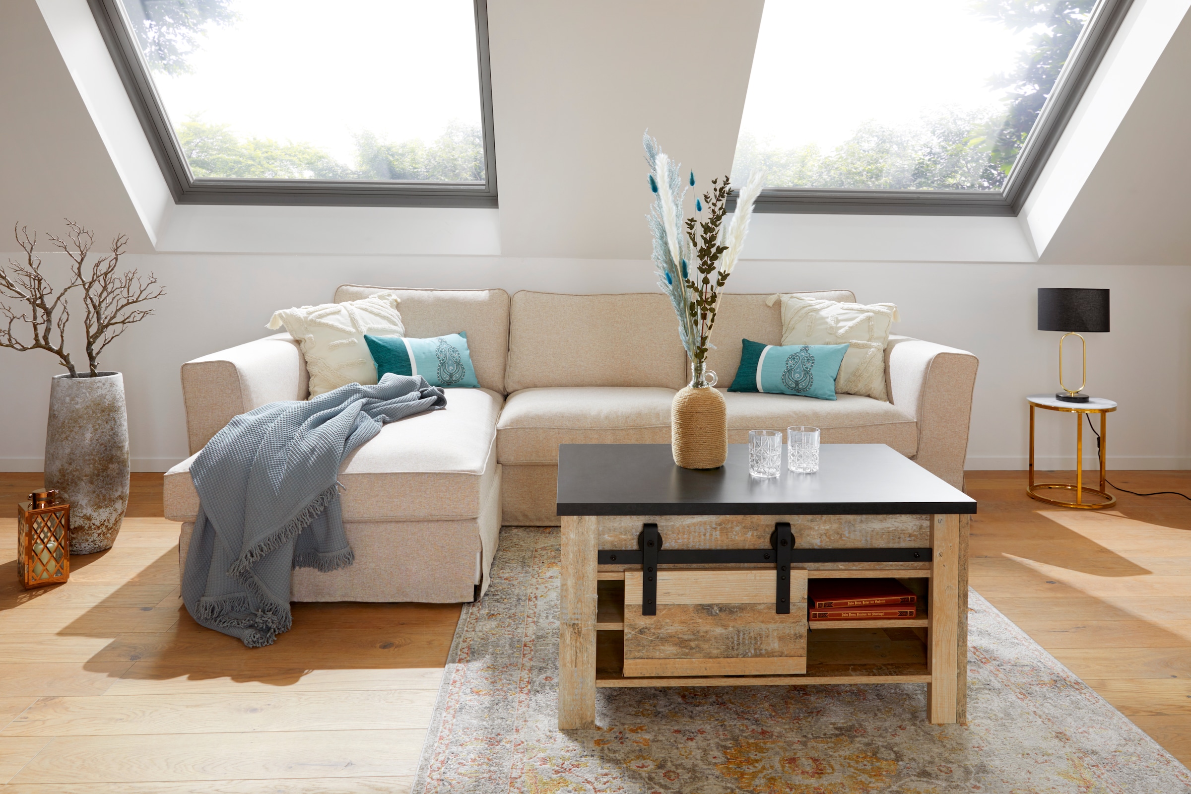 Home affaire Couchtisch »SHERWOOD« modernes Holz Dekor, mit Scheunentorbeschlag aus Metall, Breite 93 cm