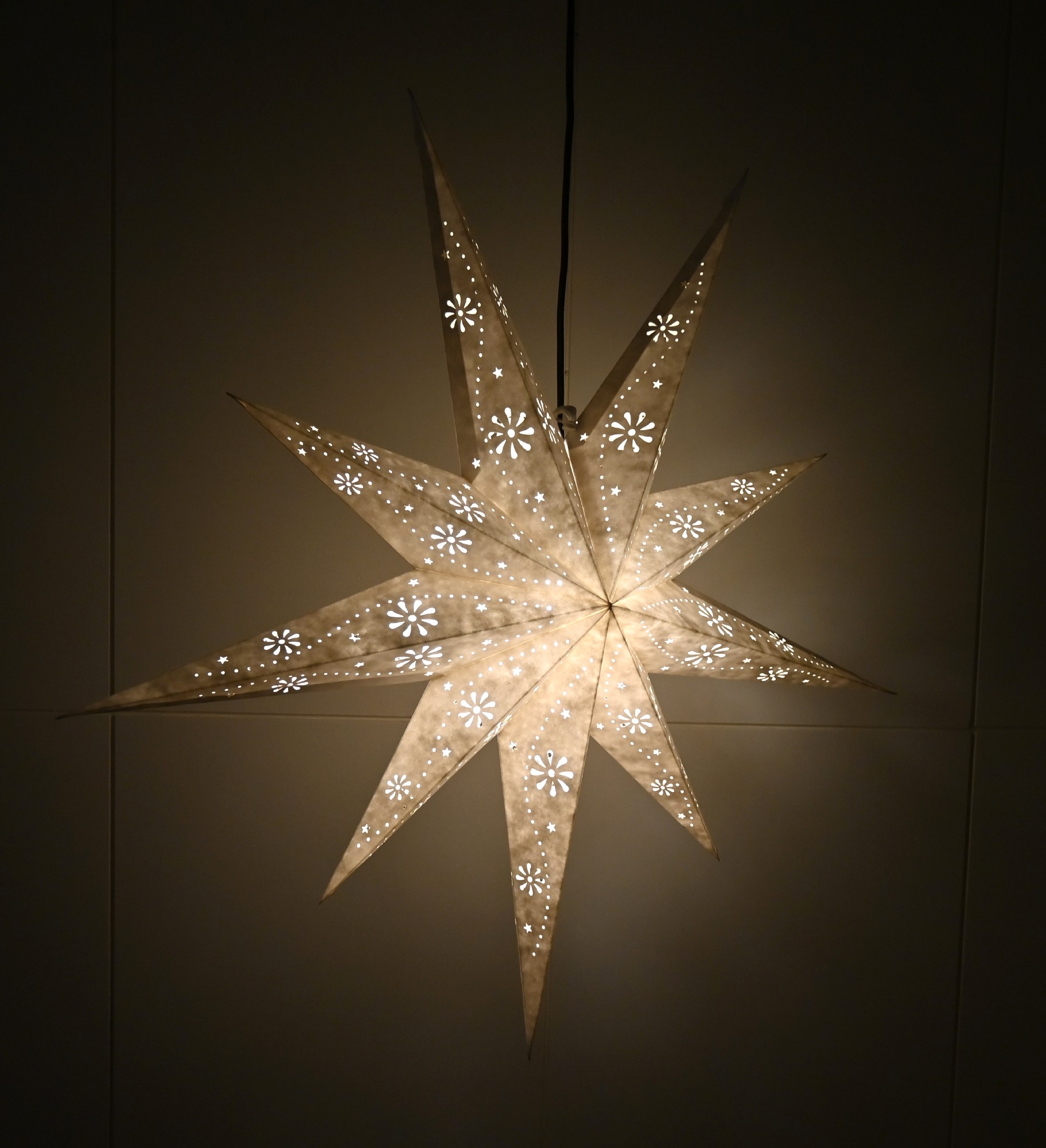 Papierlampe Stern 'Tamani', weiß, Ø 80 cm, T 22 cm von fischer's lagerhaus