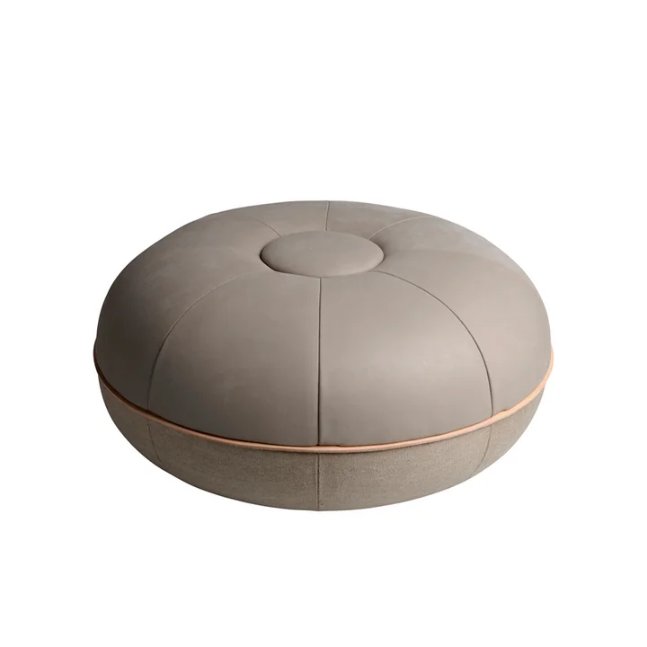 Fritz Hansen - Pouf by Cecilie Manz, Ø 50 cm, Leder hellgrau