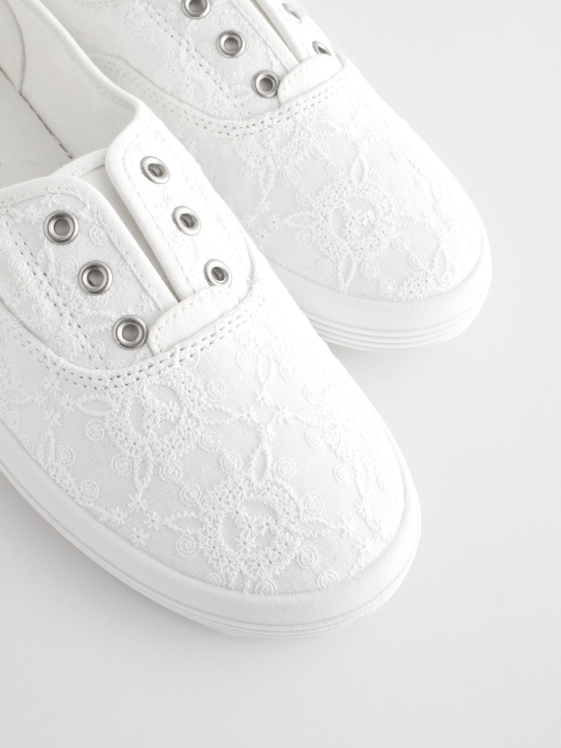 Wit - Geborduurde veterloze canvas instapsneakers